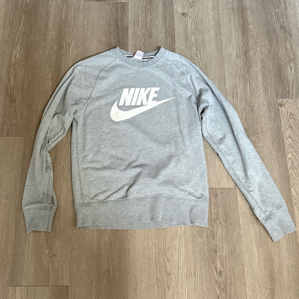 Nike Men's Light Gray Crewneck Sweater